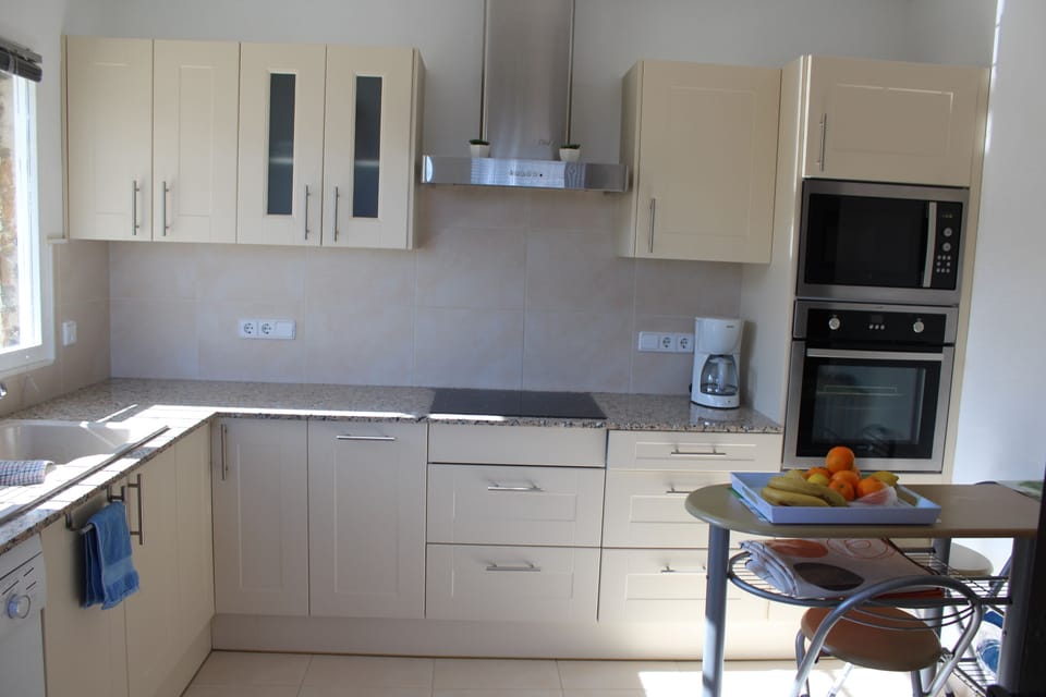 Fully equipped kitchen