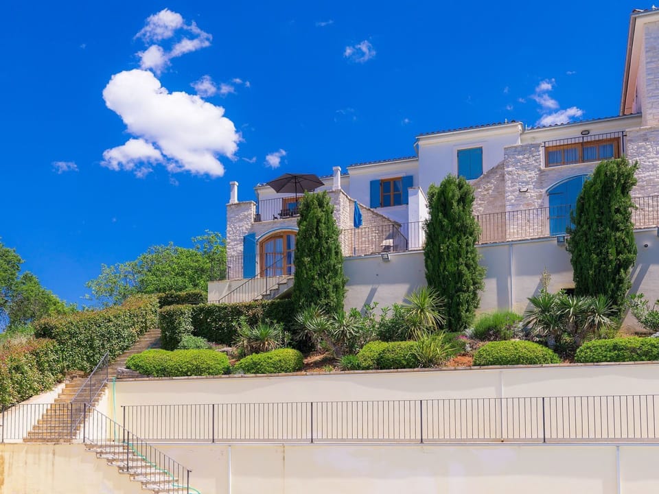 Sky, Property, Daytime, Blue, Architecture, Residential Area, Building, Home, Real Estate, House