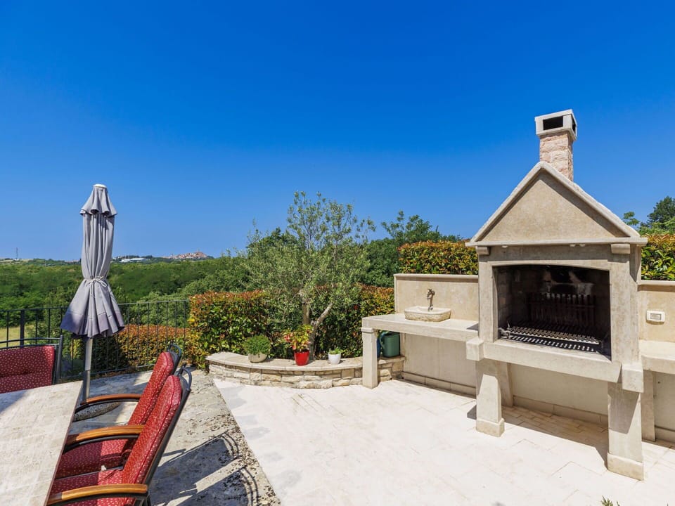 Garden, Landscaping, Estate, Shade, Flagstone, Villa, Outdoor Structure, Hacienda