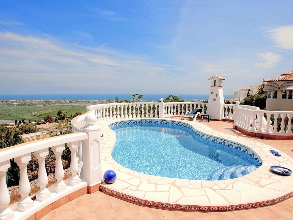 Swimming Pool, Property, Vacation, Building, Azure, Real Estate, Resort, Estate, Jacuzzi, Villa