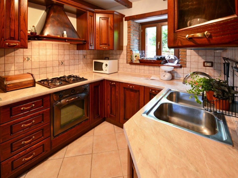 Brown, Countertop, Cabinetry, Furniture, Property, Kitchen Appliance, Kitchen Stove, Kitchen Sink, Kitchen, Plant