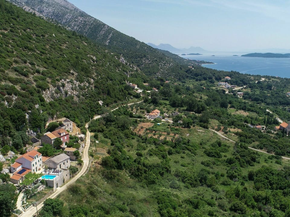 Sky, Water, Plant Community, Mountain, Natural Landscape, Tree, Building, Highland, Landscape, Mountainous Landforms