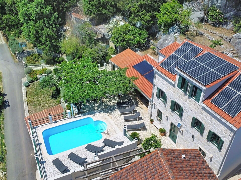 Swimming Pool, Resort, Eco Hotel, Estate, Outdoor Furniture, Leisure, Villa, Hotel, Umbrella, Resort Town