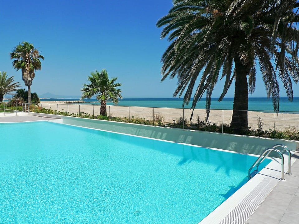 Swimming Pool, Property, Vacation, Resort, Azure, Tree, Palm Tree, Leisure, Water, Real Estate