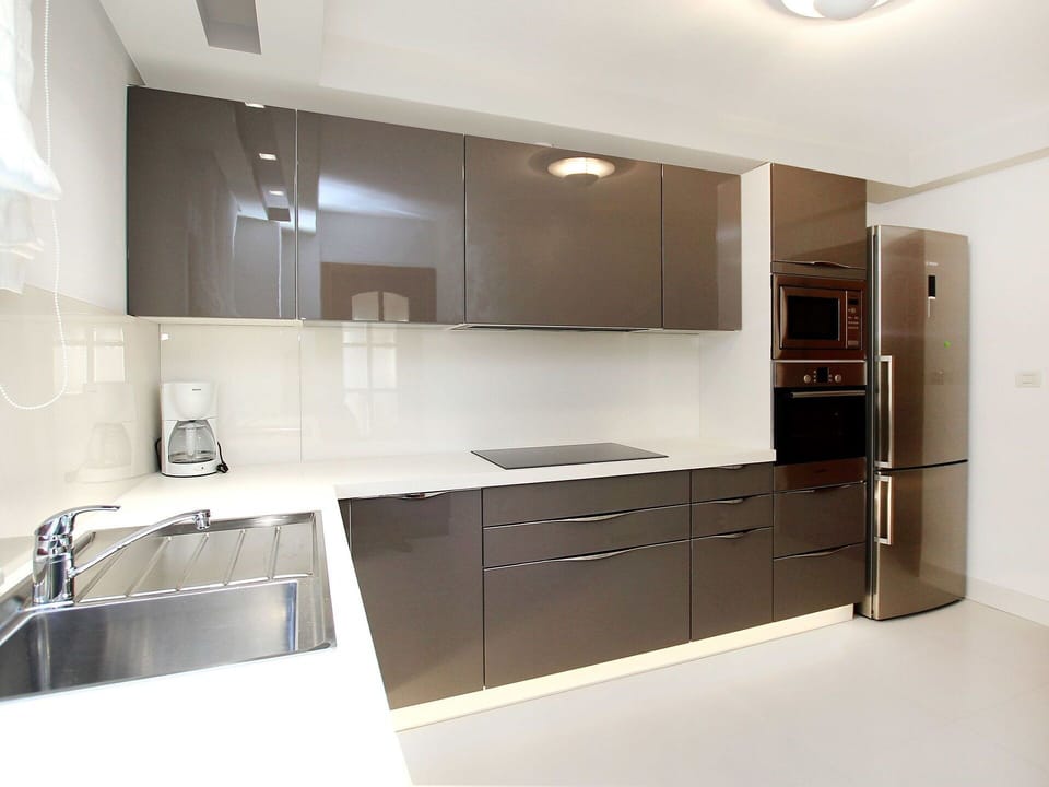Countertop, Room, Furniture, Property, Cabinetry, Kitchen, Interior Design, Building, Cupboard, Ceiling