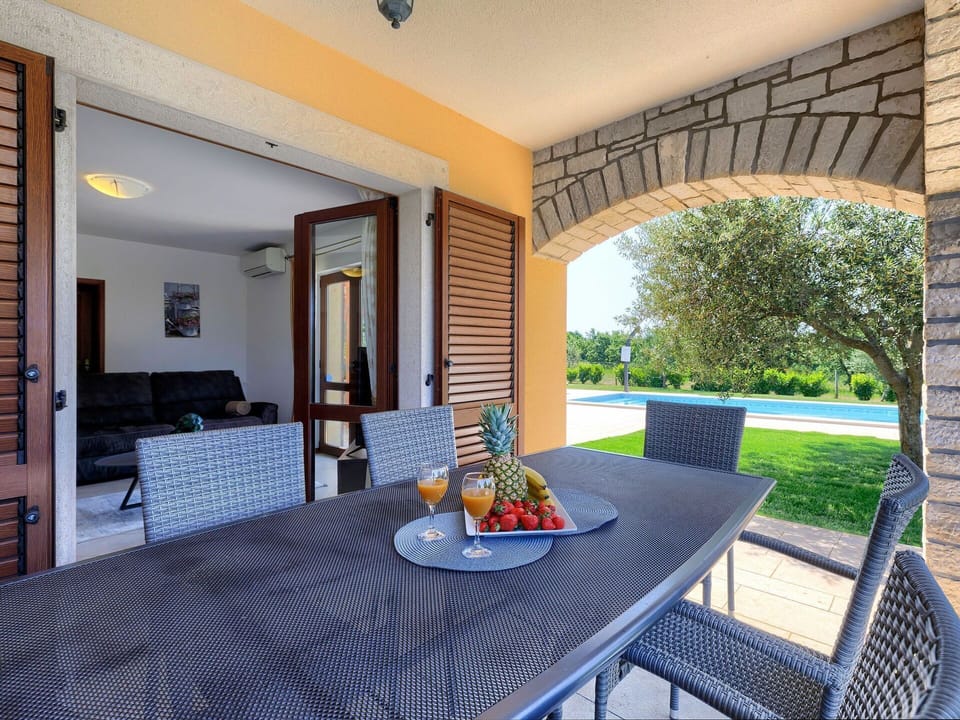 Furniture, Table, Property, Chair, Shade, Wood, Interior Design, Lighting, Plant, Architecture
