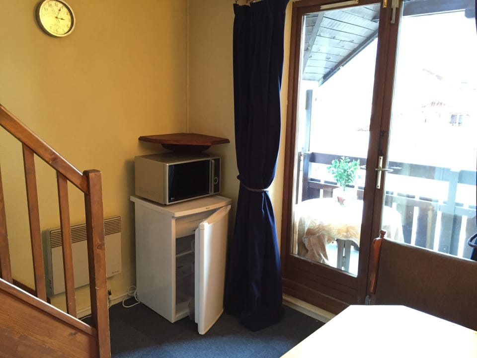 Combination oven and Microwave and Fridge/Freezer