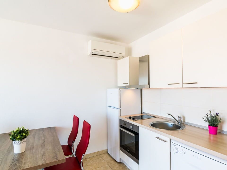 Property, Room, Furniture, Real Estate, Building, Interior Design, House, Floor, Kitchen, Cabinetry