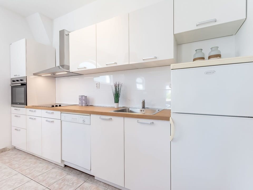 Property, Room, Kitchen, Cabinetry, Furniture, Countertop, Interior Design, House, Building, Material Property