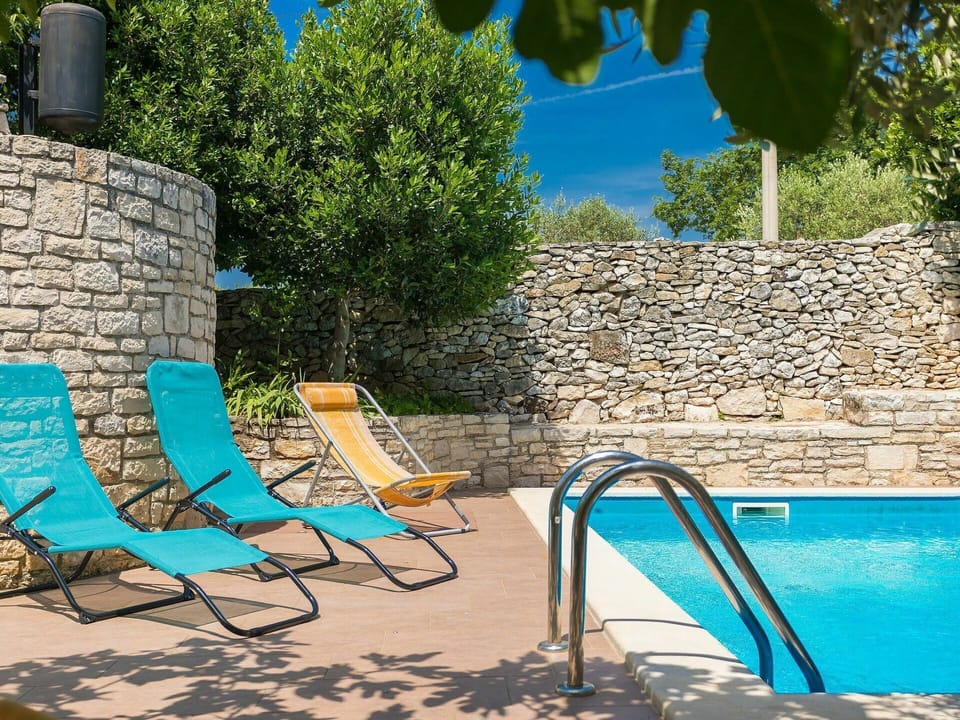 Property, Sky, Plant, Blue, Green, Nature, Azure, Outdoor Furniture, Tree, Shade