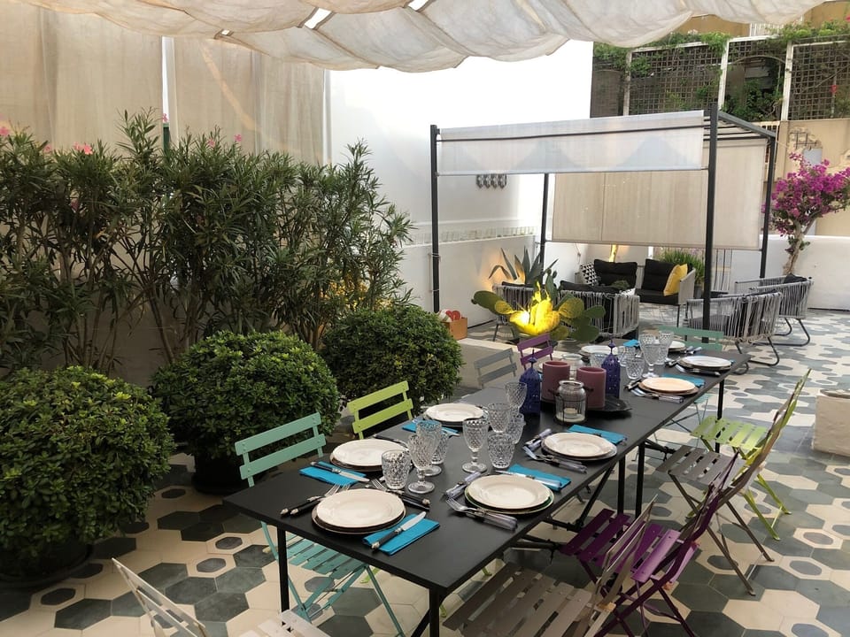 Outdoor dining