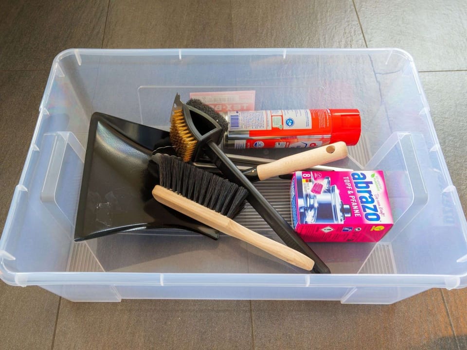 Grill cleaning equipment