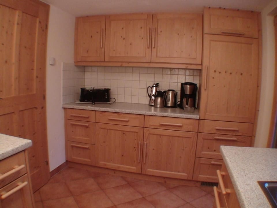 Kitchen area. Picture 8