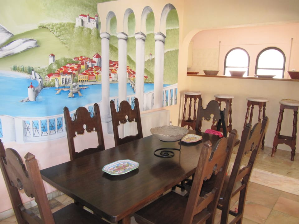 ....An additional 6-person dining table