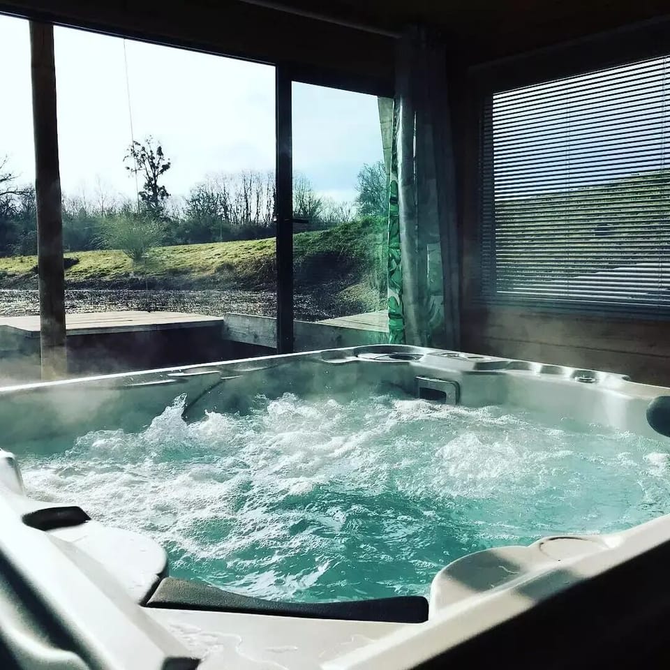 Indoor spa tub