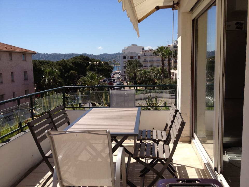 Large terrace, 20 sq.mtrs, south exposure