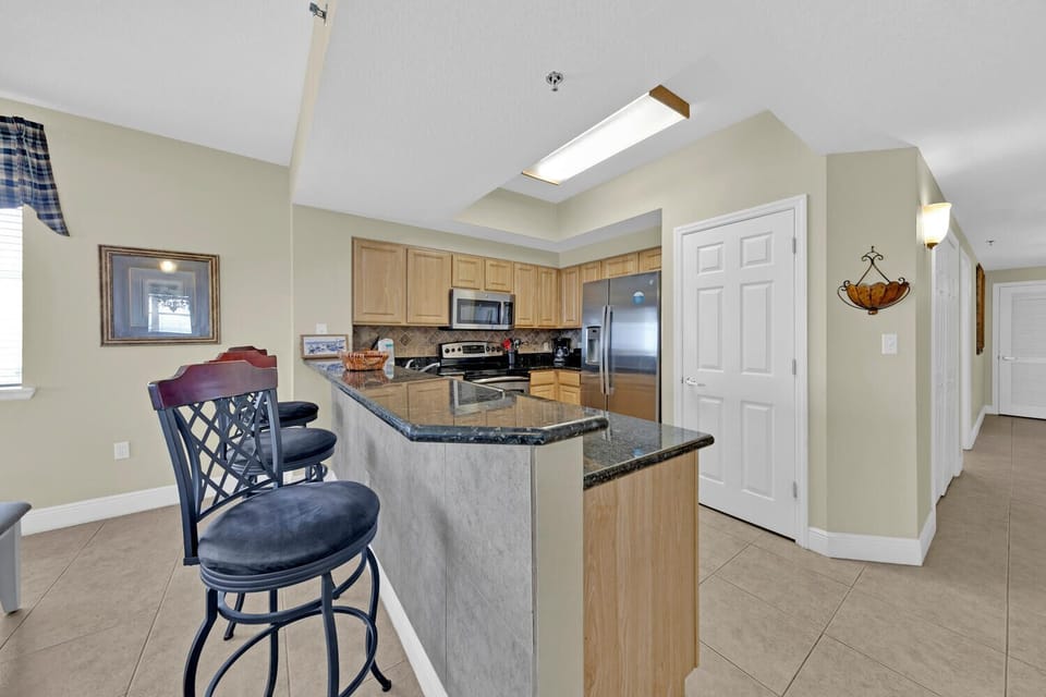 Kitchen with Breakfast Bar