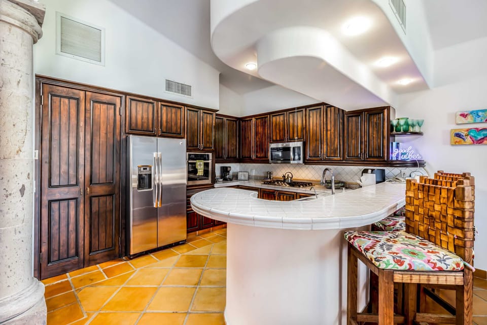 Full kitchen