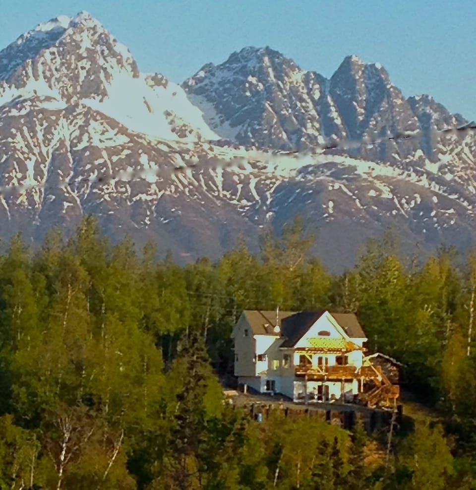 Encompassed by spectacular panoramic mountain views. 