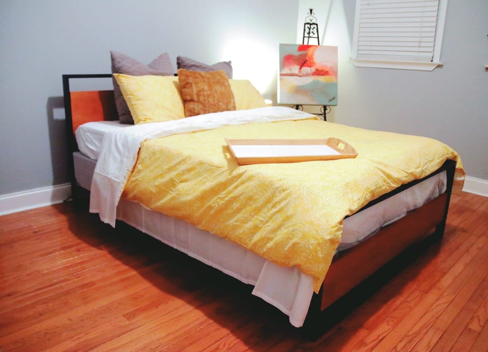 Guest bedroom/ Queen
