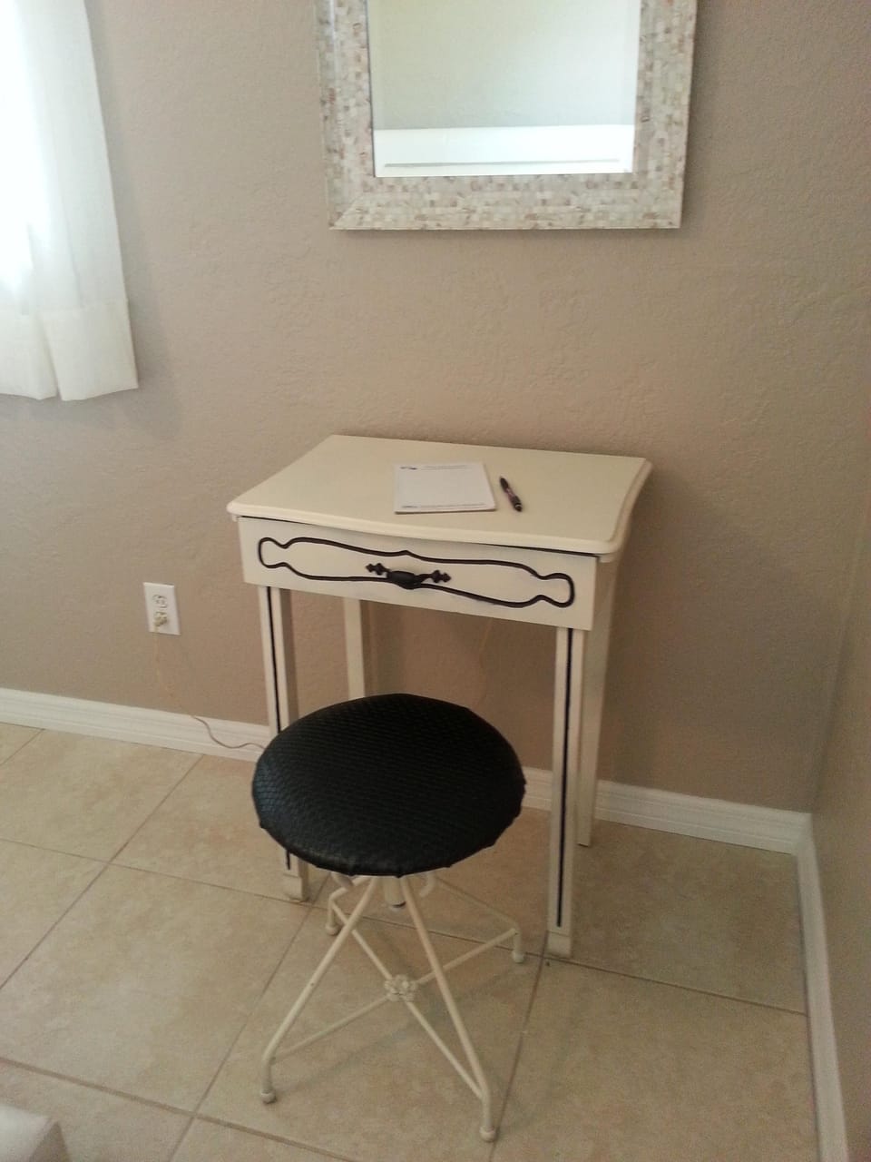 Vanity/desk, closed