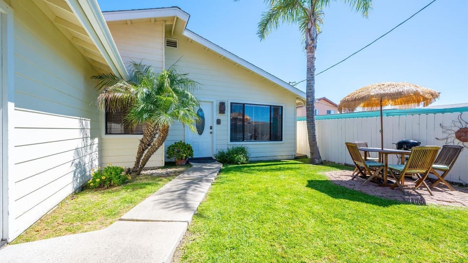 The front yard is fenced off and is very private.  The landscaping is beautiful and it`s a great place to hang out.