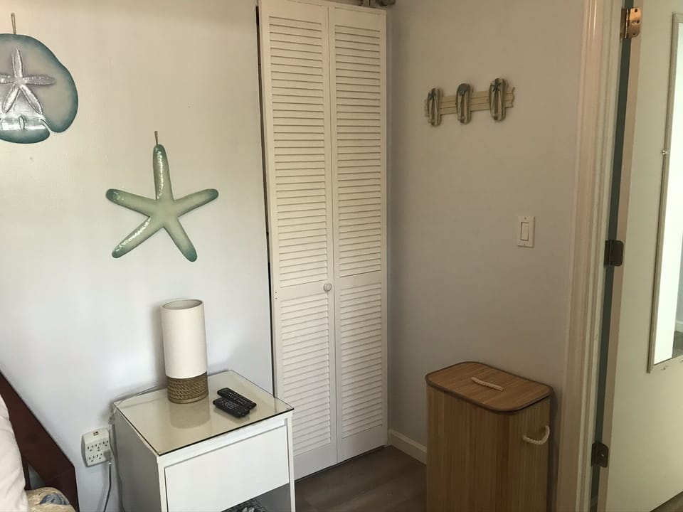 washer/dyer door closed