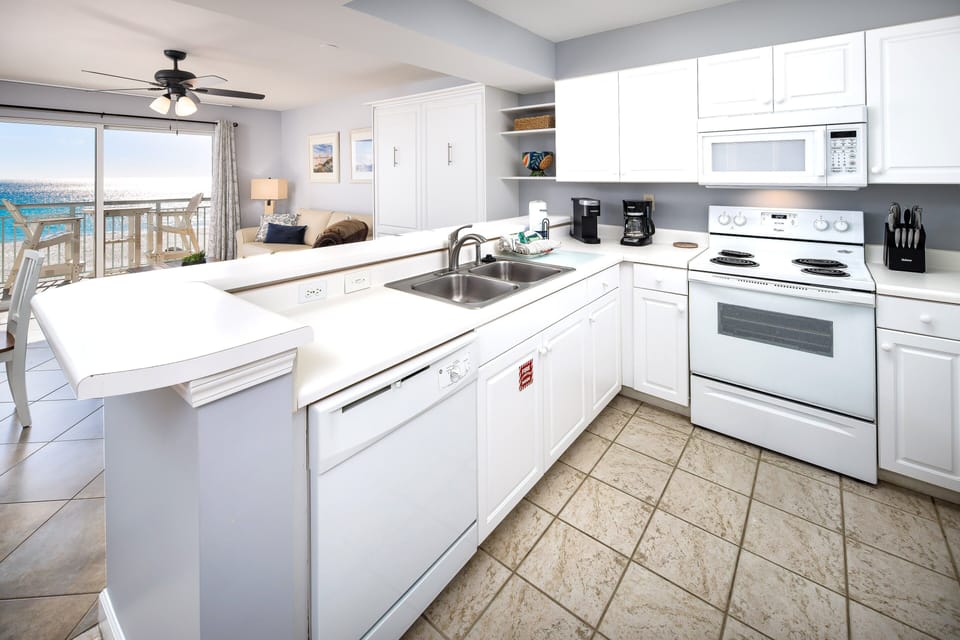 Kitchen, Pelican Isle Resort Okaloosa Island