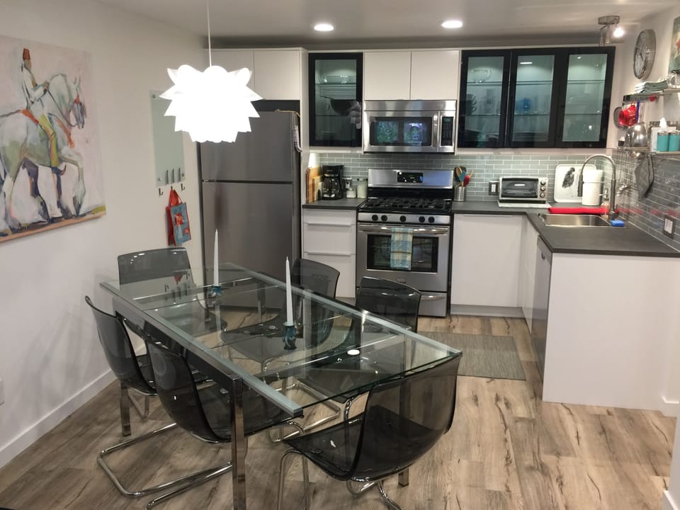 Extended table, seating for 6
