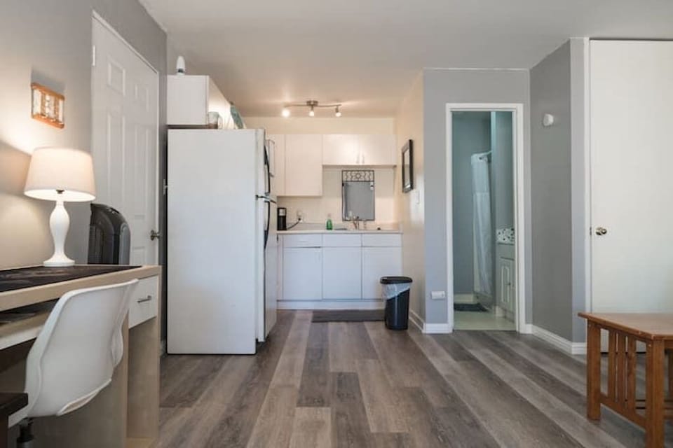 Full kitchen