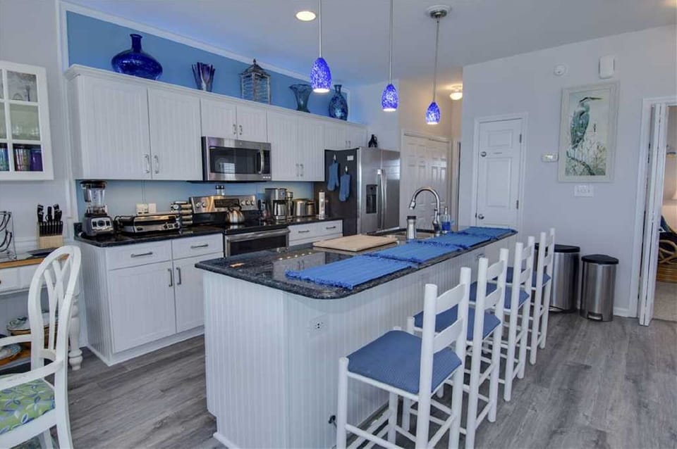 Kitchen, island and counter seating