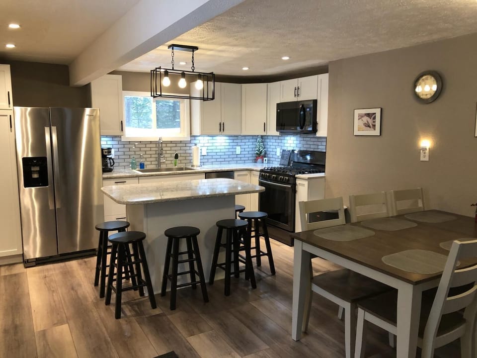 Newly remodeled Dining / Kitchen area 