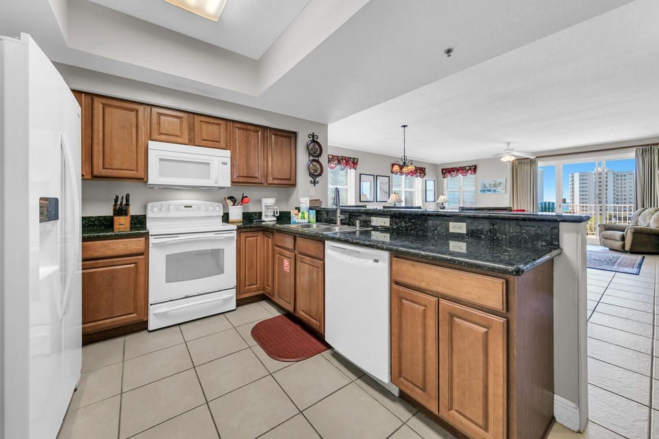 Kitchen with Breakfast Bar