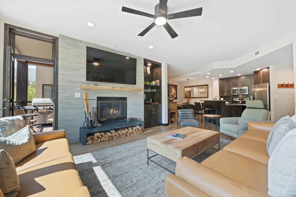 highlandslodge-300-1129_52350832885_o