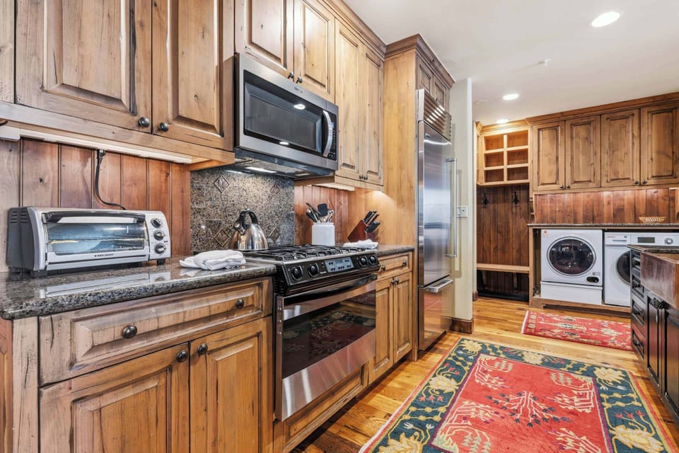 oxfordcourt-303-0711_54987495240_o
