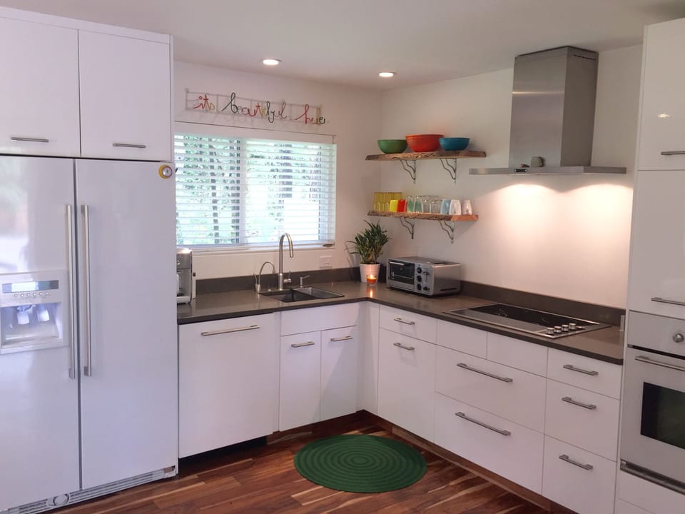 Full chef's kitchen - everything is new and well equipped including Instahot.
