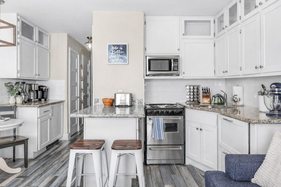 Meals made easy for families—fully stocked kitchen in this Galveston condo, perfect for quick breakfasts before competitions.