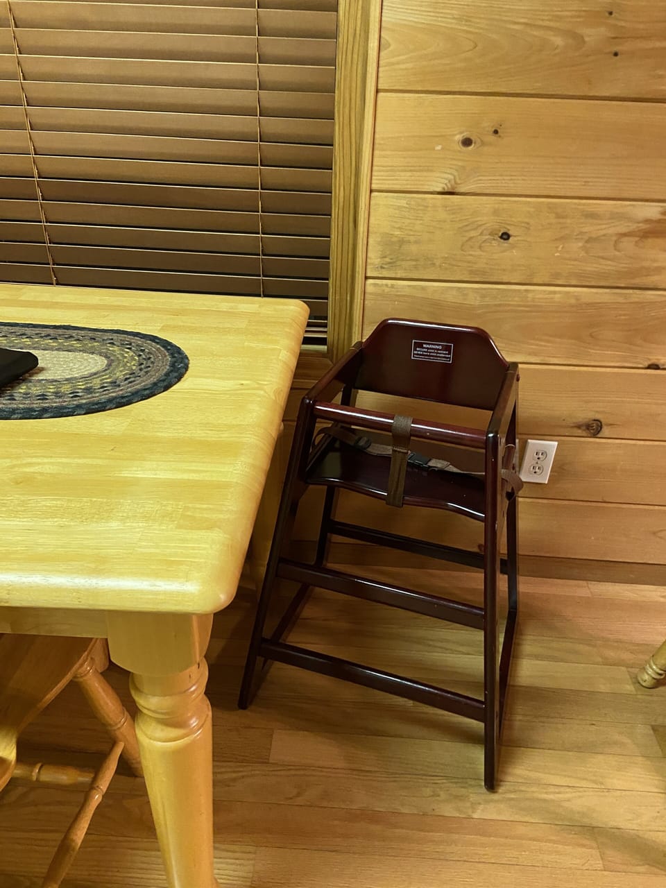 Restaurant quality high chair for small children