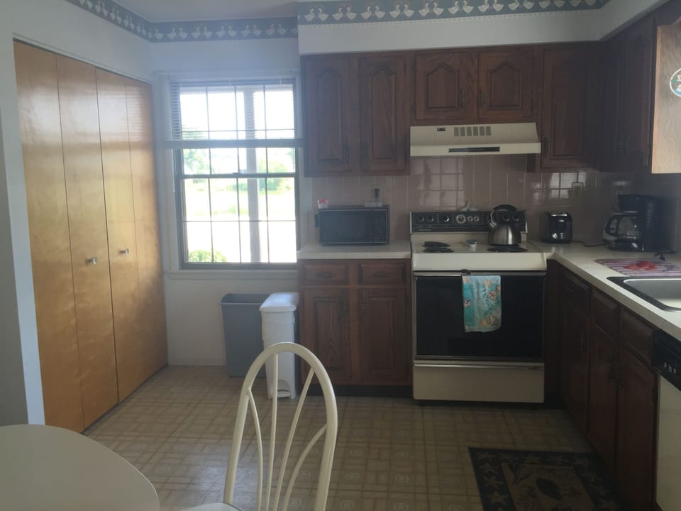 Full kitchen