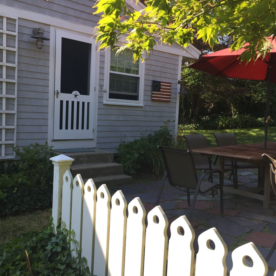 Side Patio Door to Kitchen