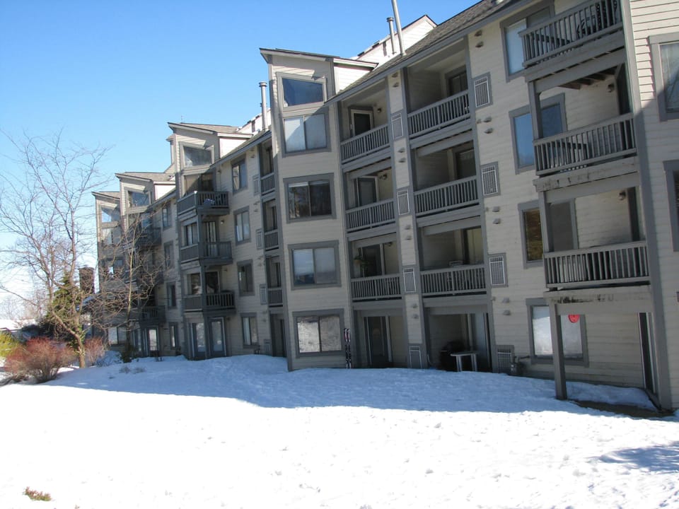 Ground floor access to the snow.  Skis are at our door. Village Trail at left.