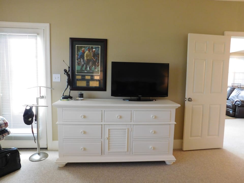 Watch 40 ' flat screen in master bedroom .