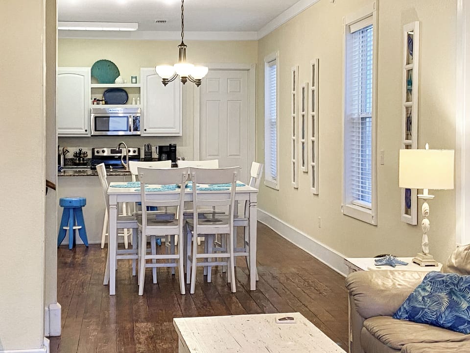 View from the front door. Open conceptfloor plan.