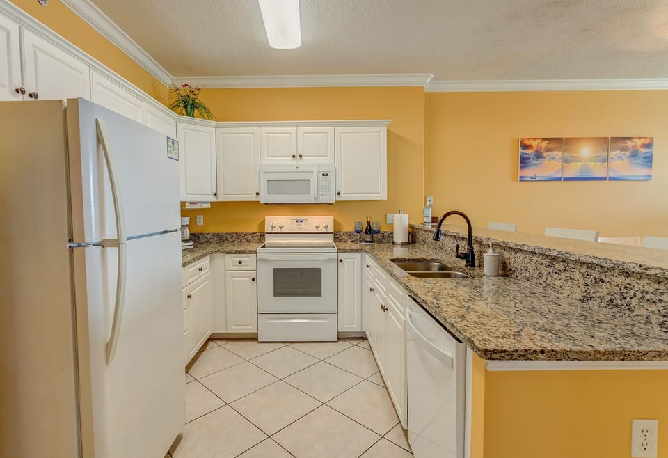 Fully Stocked Kitchen 