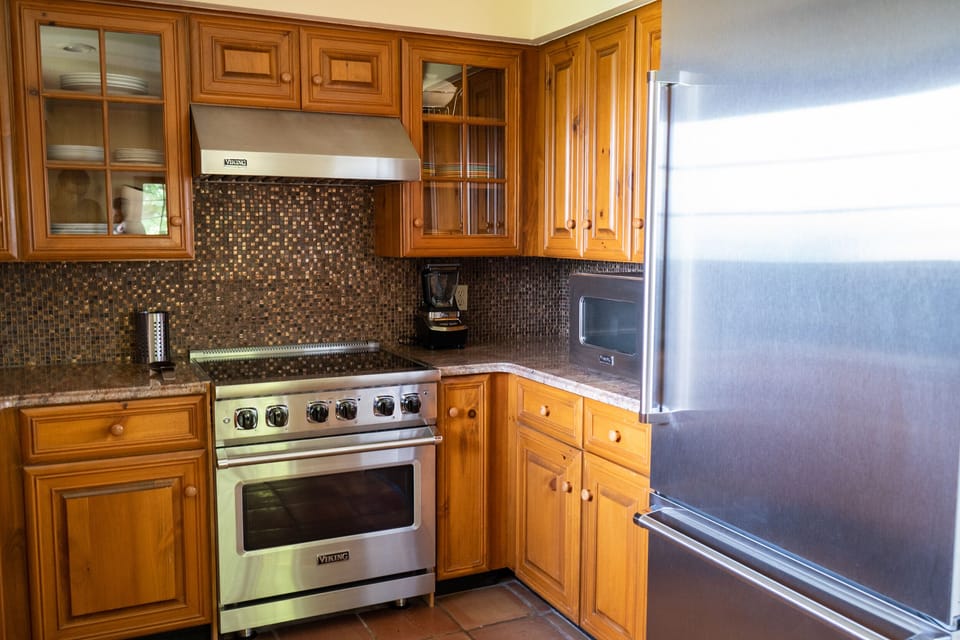 Fully stocked kitchen w/ Viking appliances 