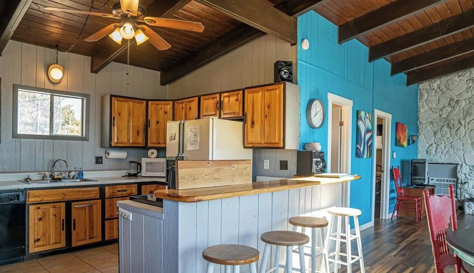 Glendo Lake Properties, Entry Level, Counter Top Bar Stools into Kitchen Space