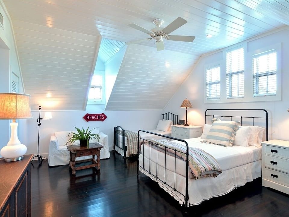 Bedroom #3 - 3rd floor
1 queen & 2 twin beds