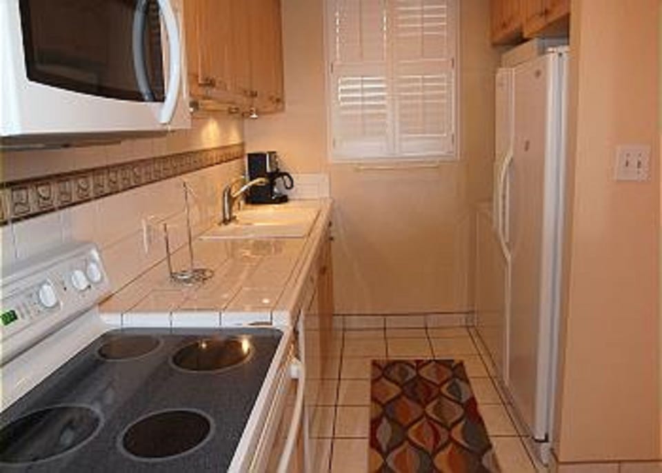 Kitchen with Washer/Dryer