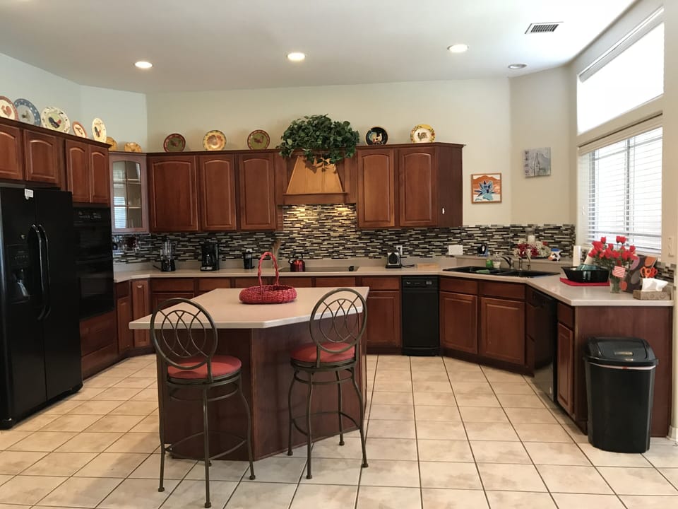 Updated Large Kitchen with Island and Breakfast Bar