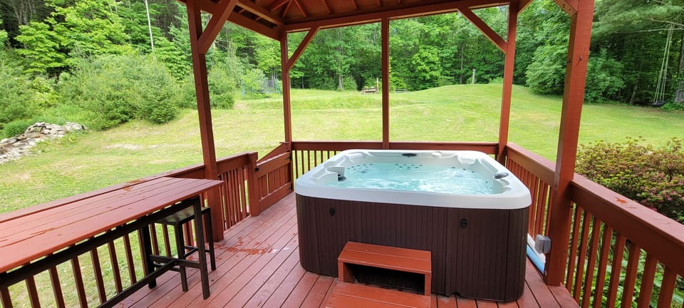 Hot tub with amazing views 